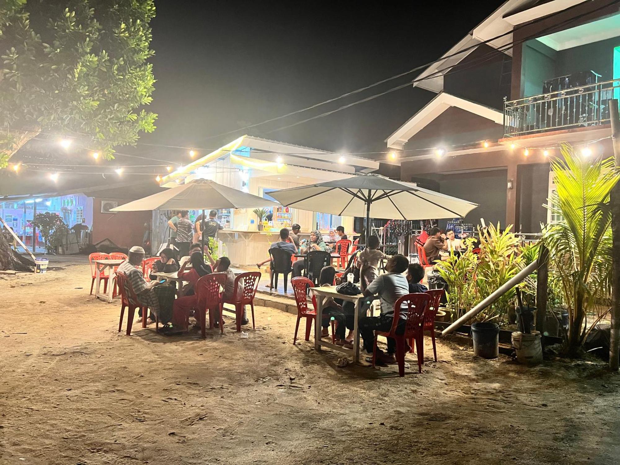 Hotel Perhentian Mama'S Kampong Pasir Hantu Exterior foto
